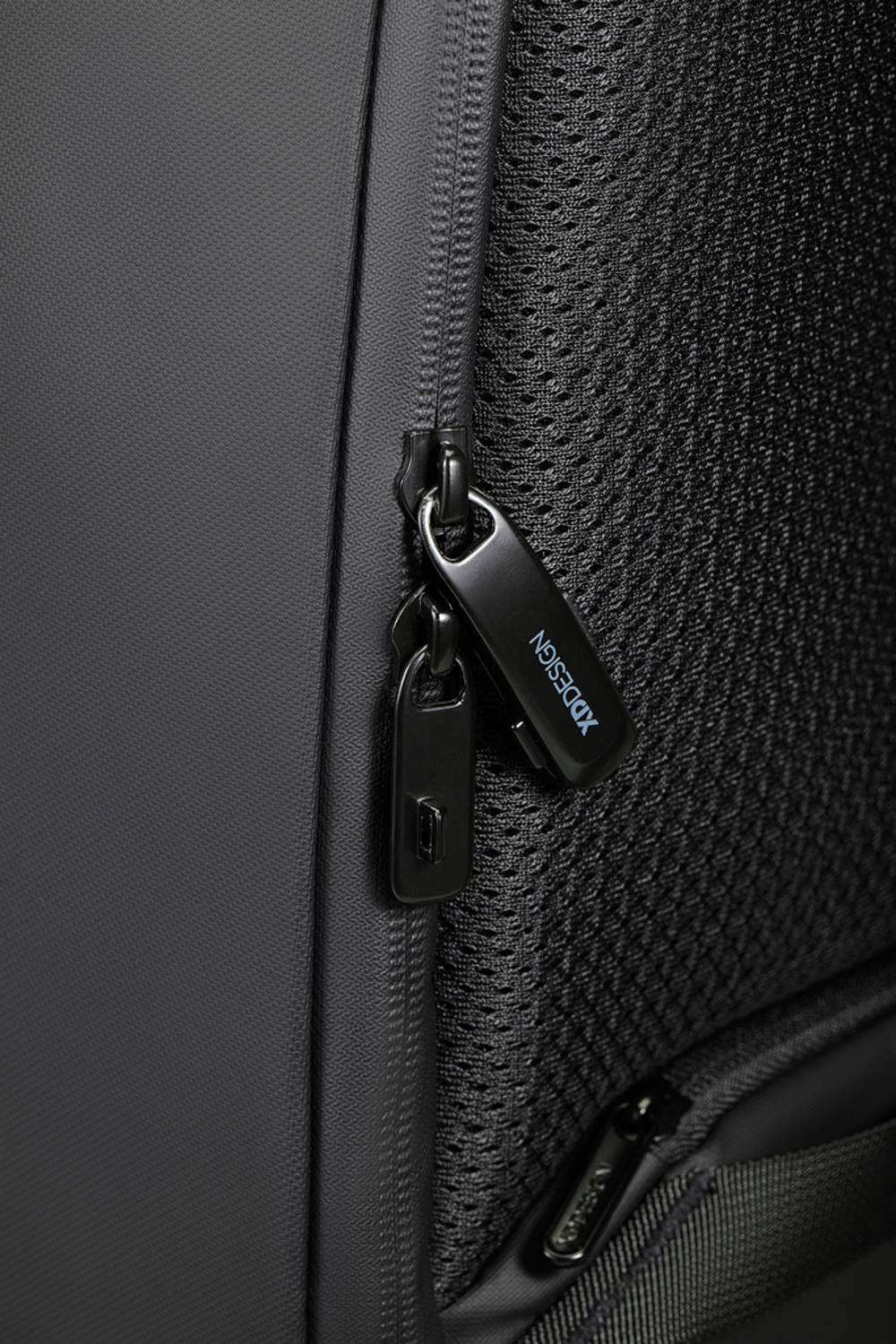 Антикражный рюкзак Bobby Edge из rPET AWARE, 16