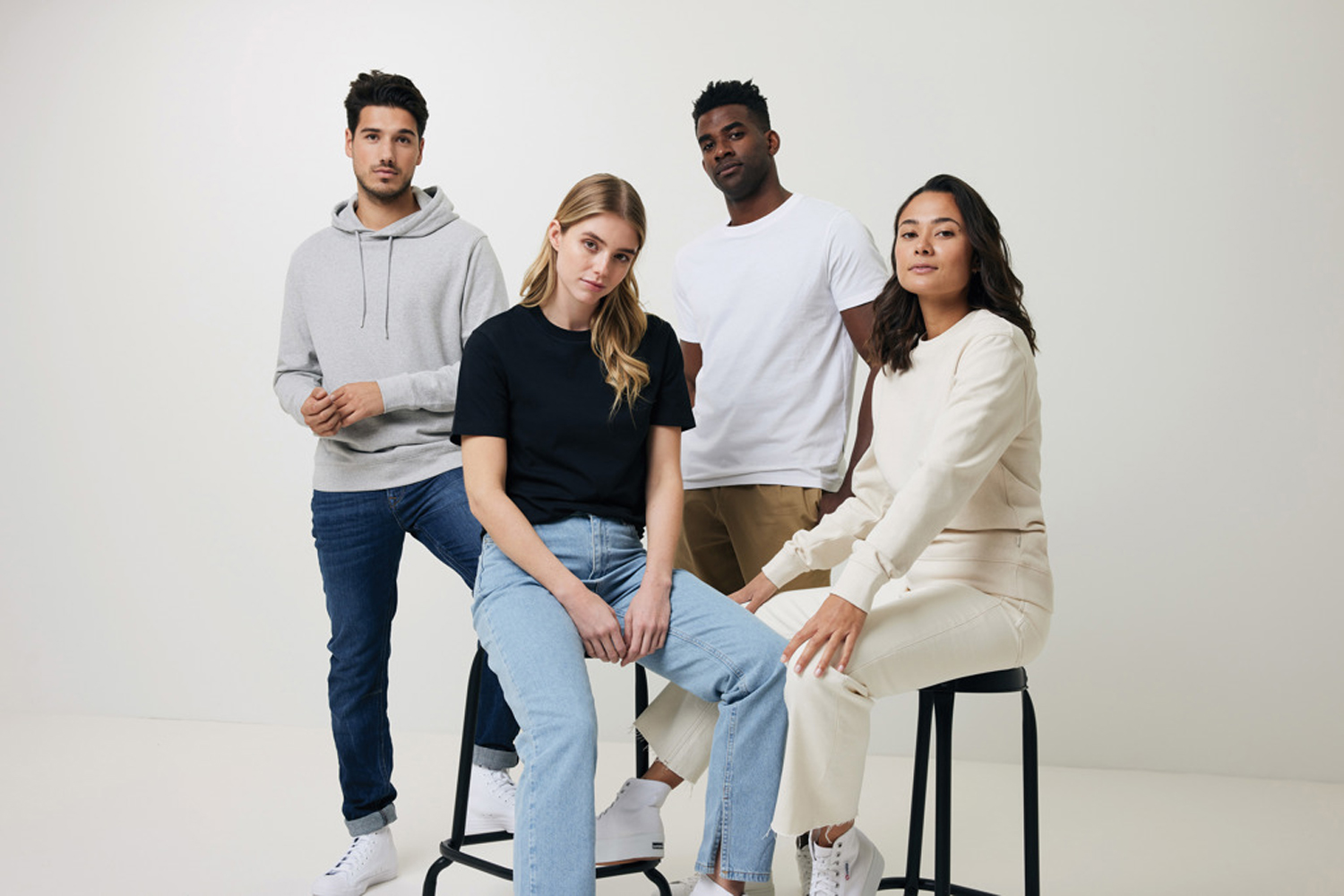 Свитшот Iqoniq Denali из переработанного неокрашенного хлопка, унисекс, 340 г/м