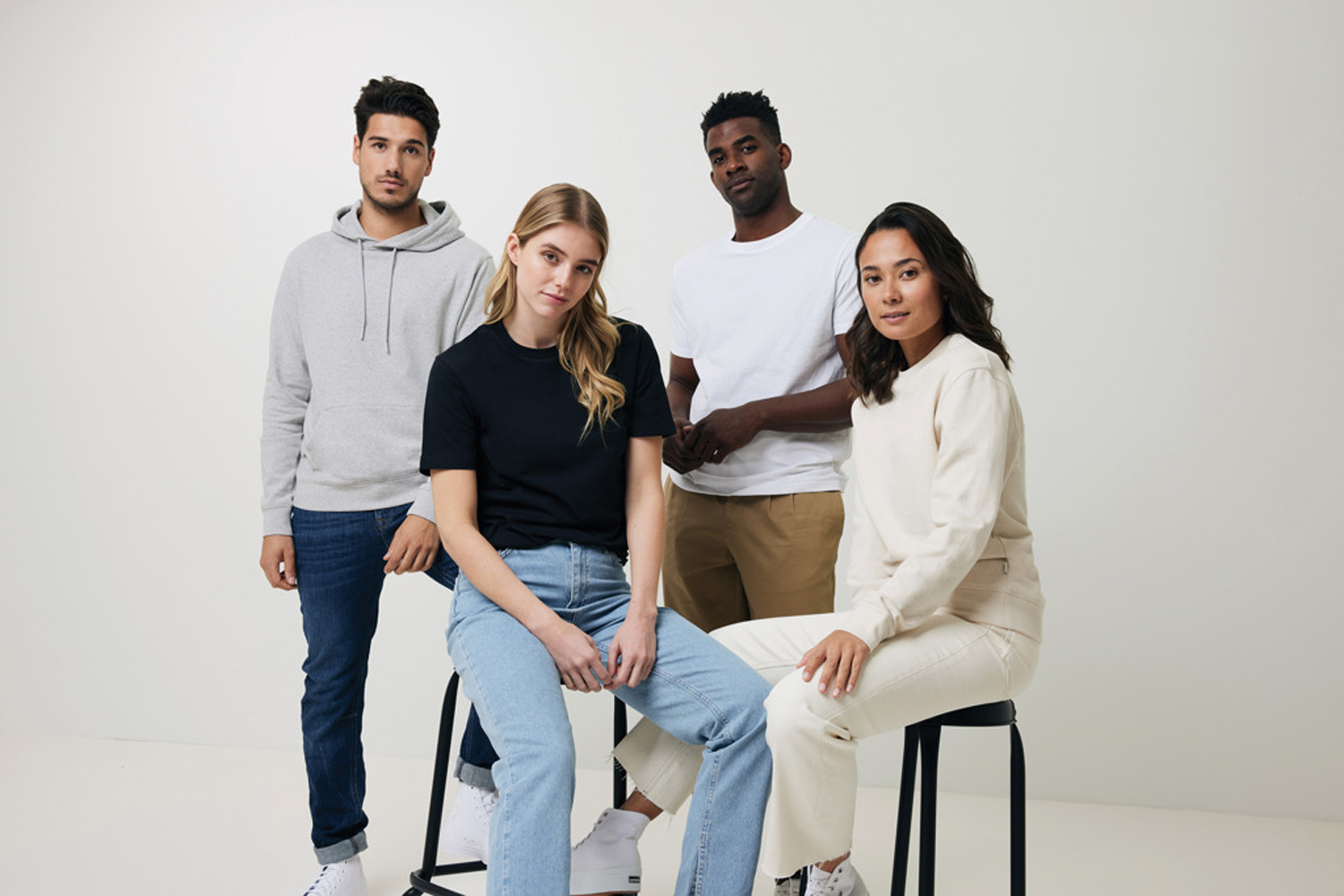 Свитшот Iqoniq Denali из переработанного неокрашенного хлопка, унисекс, 340 г/м