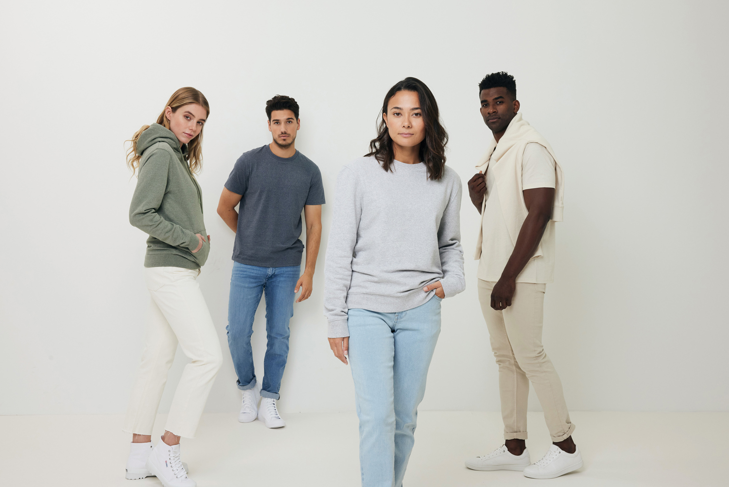 Свитшот Iqoniq Denali из переработанного неокрашенного хлопка, унисекс, 340 г/м