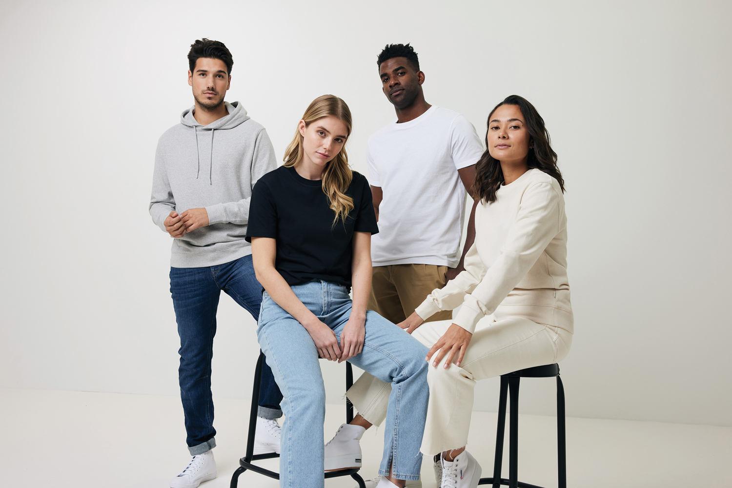 Свитшот Iqoniq Denali из переработанного неокрашенного хлопка, унисекс, 340 г/м