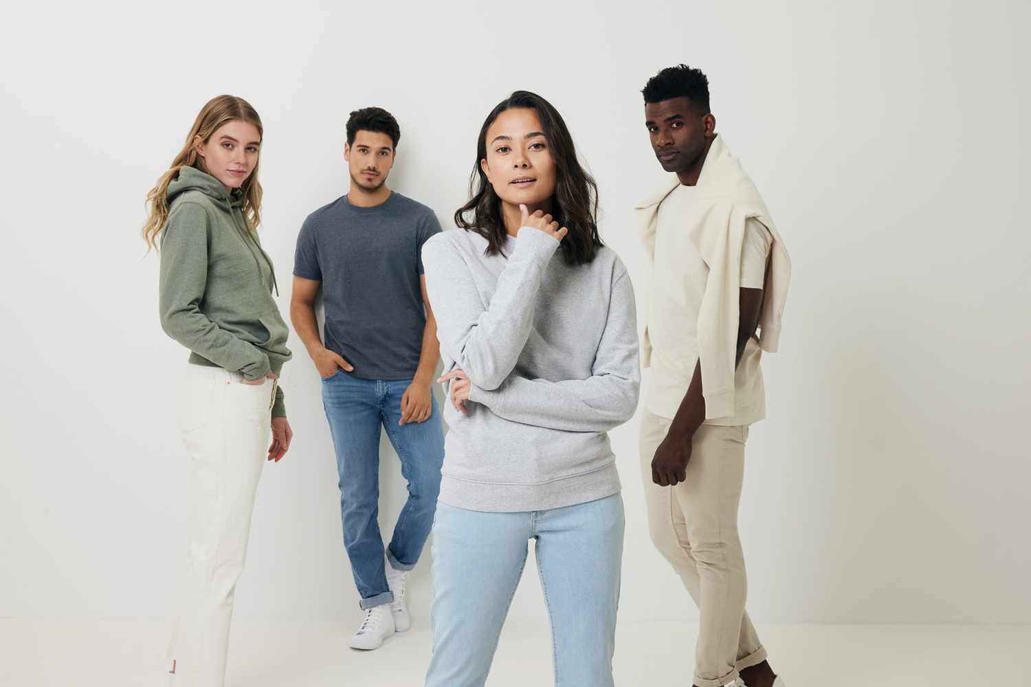 Свитшот Iqoniq Denali из переработанного неокрашенного хлопка, унисекс, 340 г/м