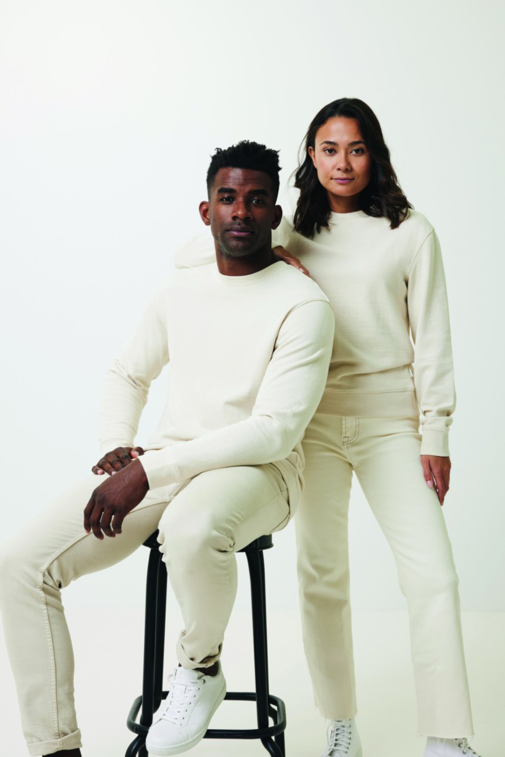 Свитшот Iqoniq Denali из переработанного неокрашенного хлопка, унисекс, 340 г/м