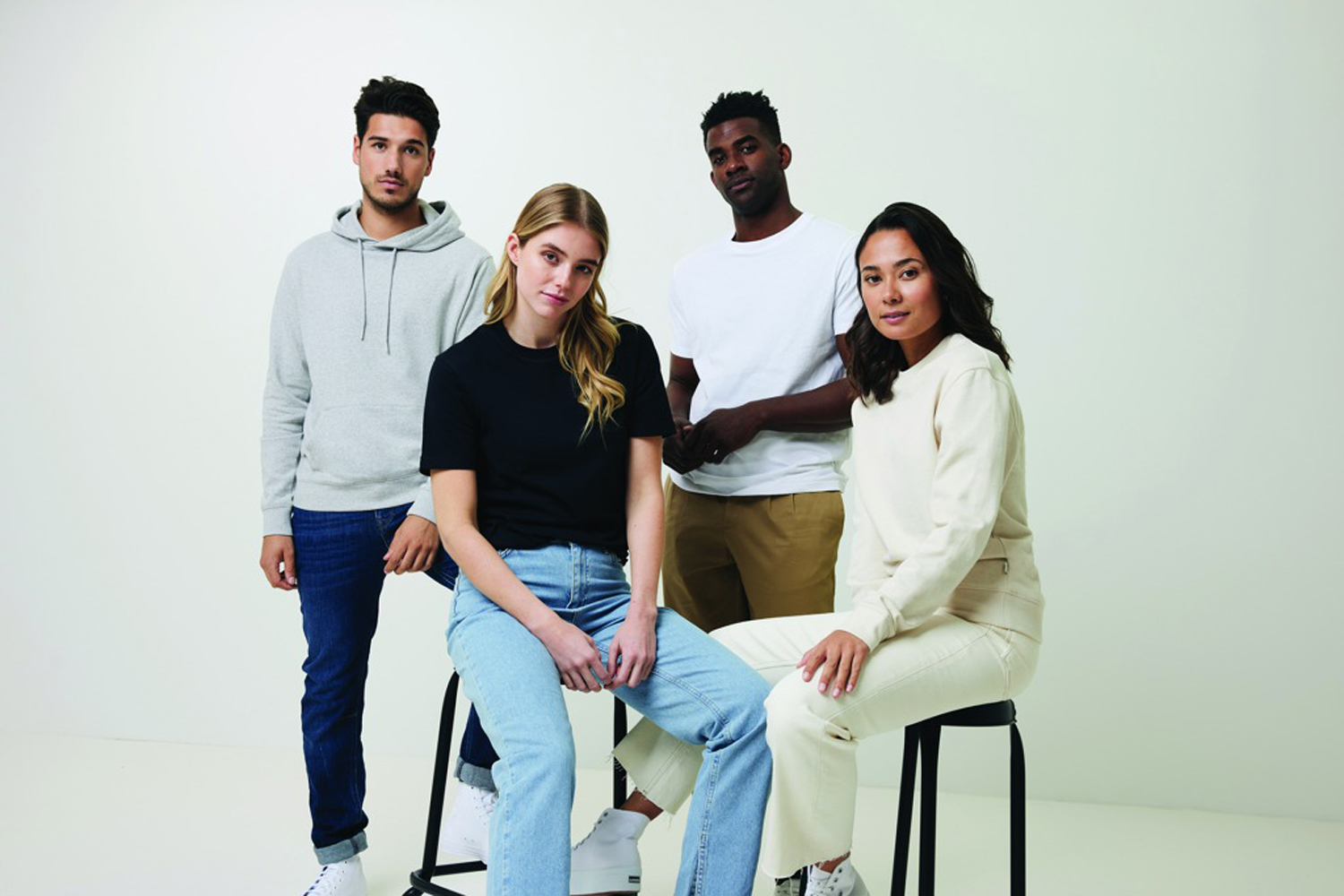 Свитшот Iqoniq Denali из переработанного неокрашенного хлопка, унисекс, 340 г/м