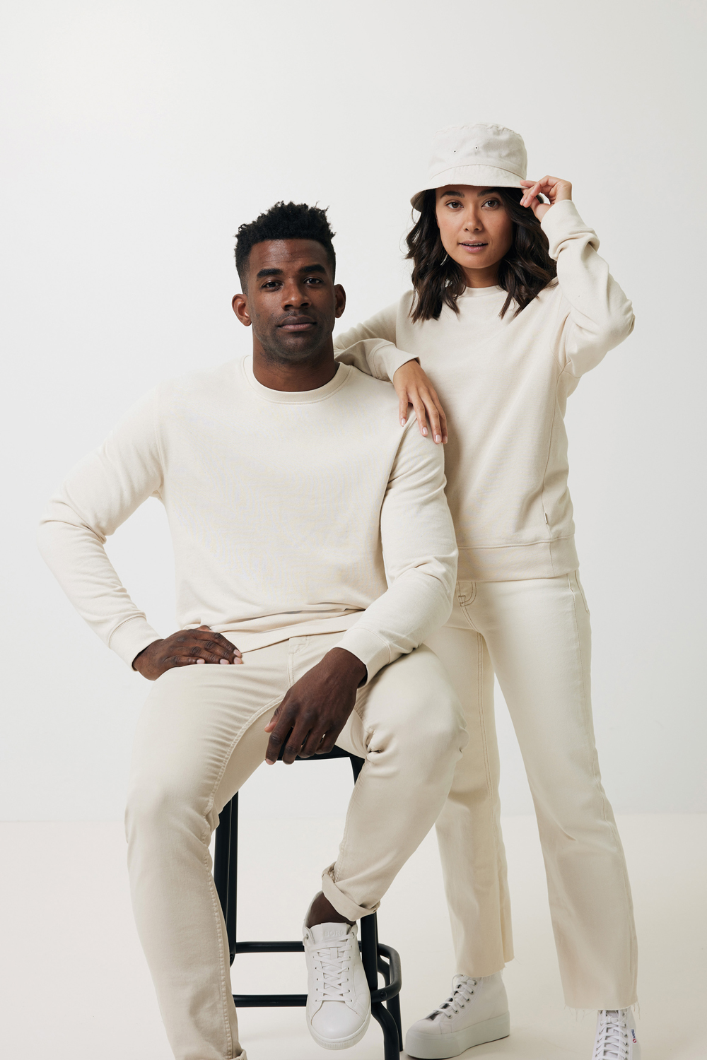 Свитшот Iqoniq Denali из переработанного неокрашенного хлопка, унисекс, 340 г/м