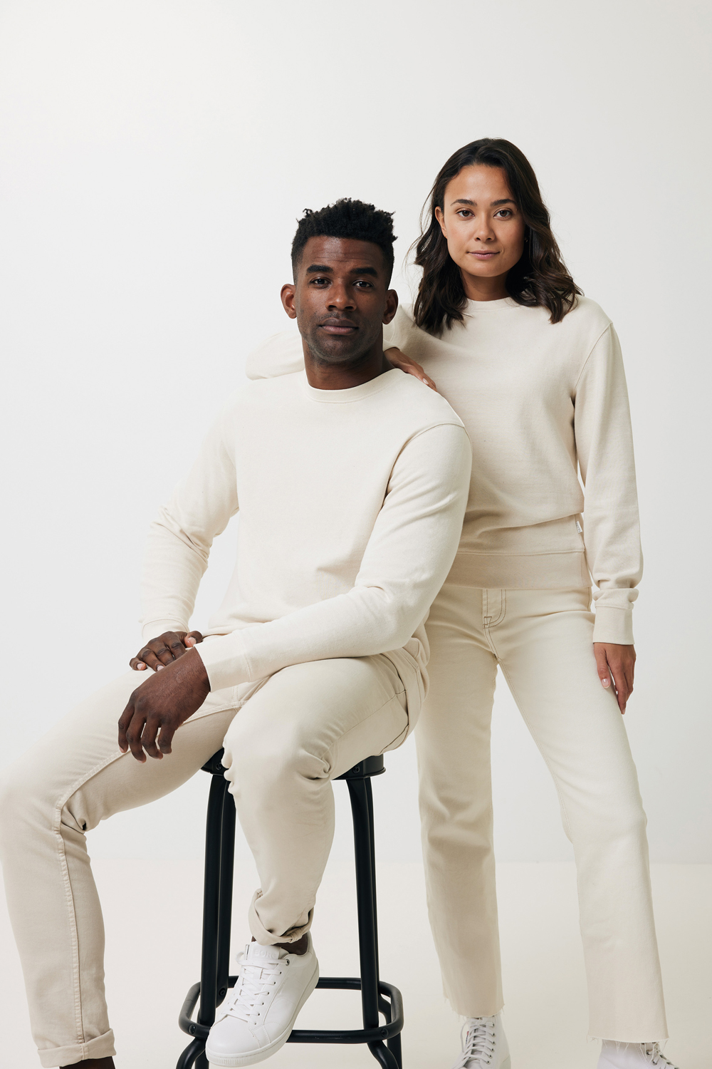 Свитшот Iqoniq Denali из переработанного неокрашенного хлопка, унисекс, 340 г/м