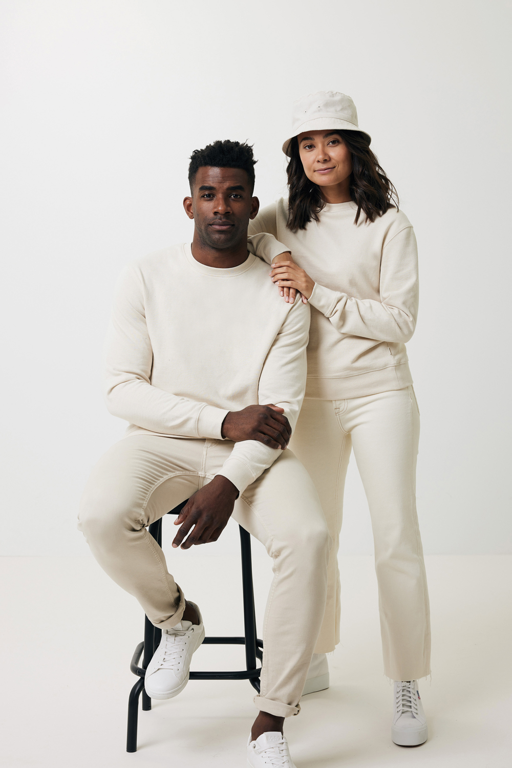 Свитшот Iqoniq Denali из переработанного неокрашенного хлопка, унисекс, 340 г/м