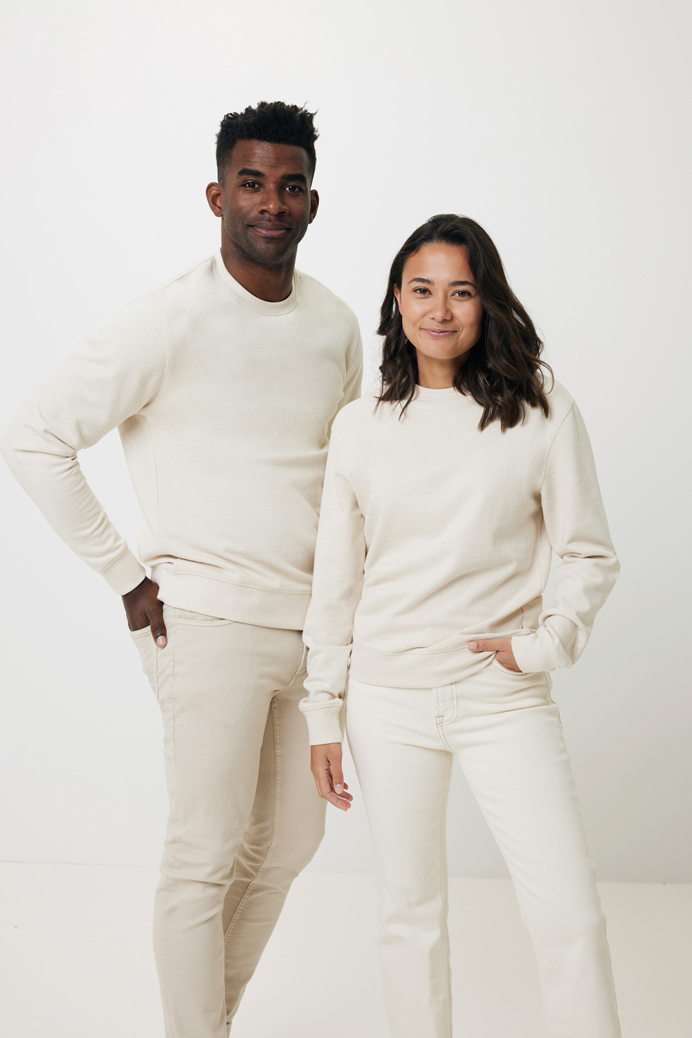 Свитшот Iqoniq Denali из переработанного неокрашенного хлопка, унисекс, 340 г/м