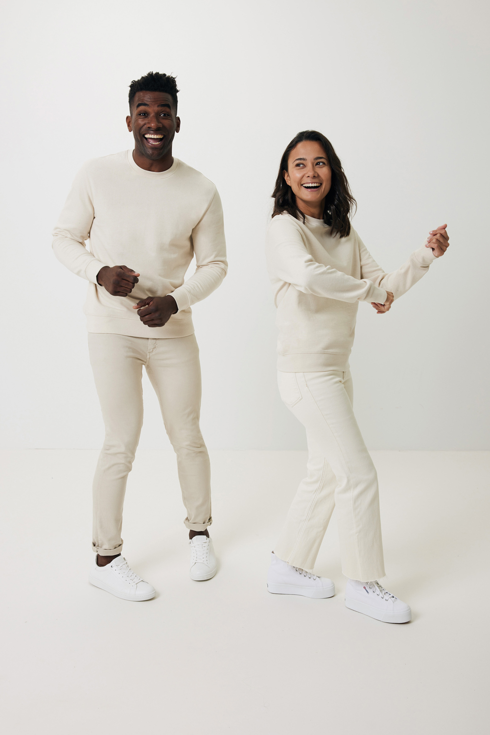 Свитшот Iqoniq Denali из переработанного неокрашенного хлопка, унисекс, 340 г/м