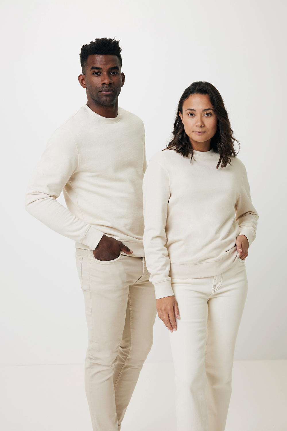 Свитшот Iqoniq Denali из переработанного неокрашенного хлопка, унисекс, 340 г/м