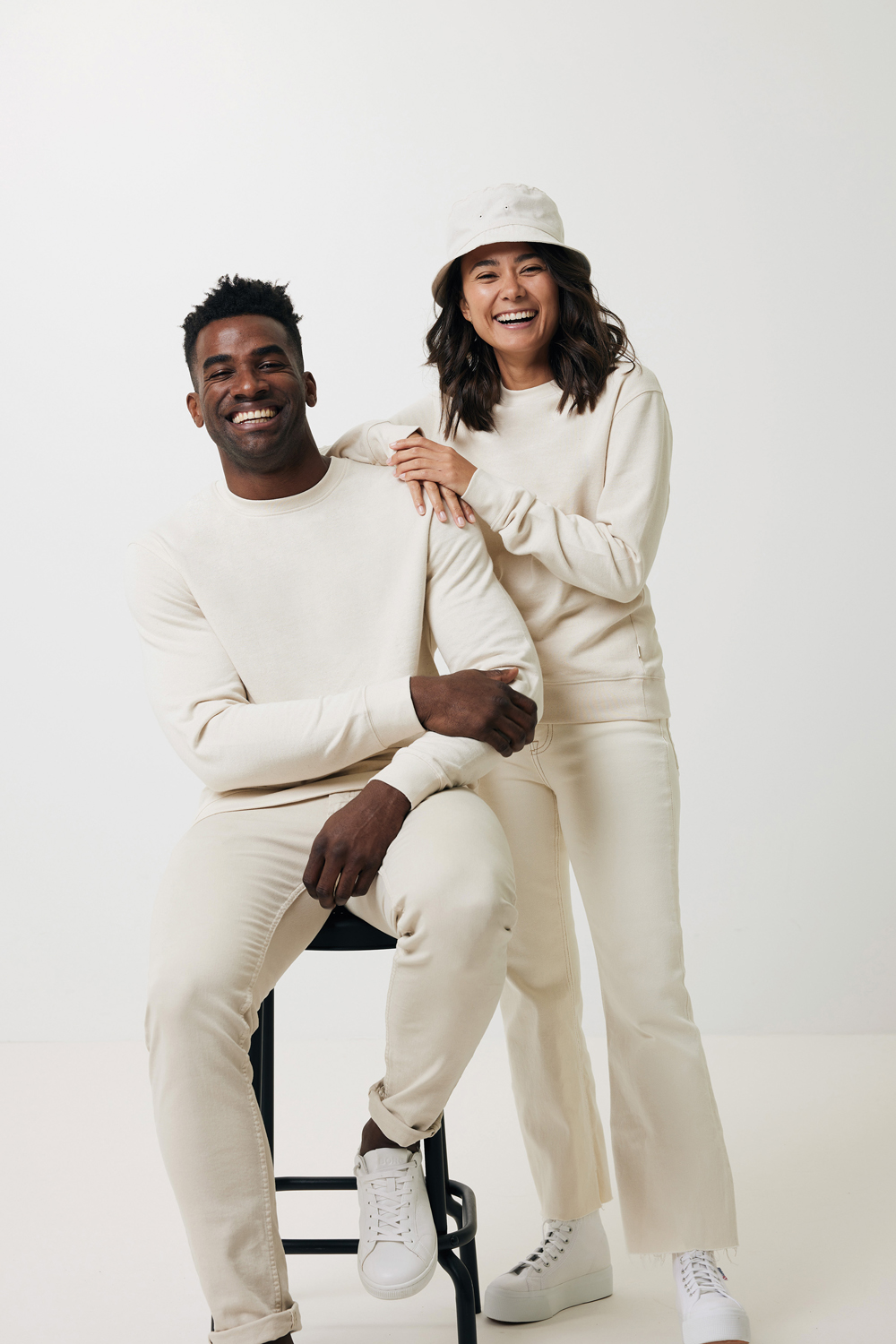 Свитшот Iqoniq Denali из переработанного неокрашенного хлопка, унисекс, 340 г/м