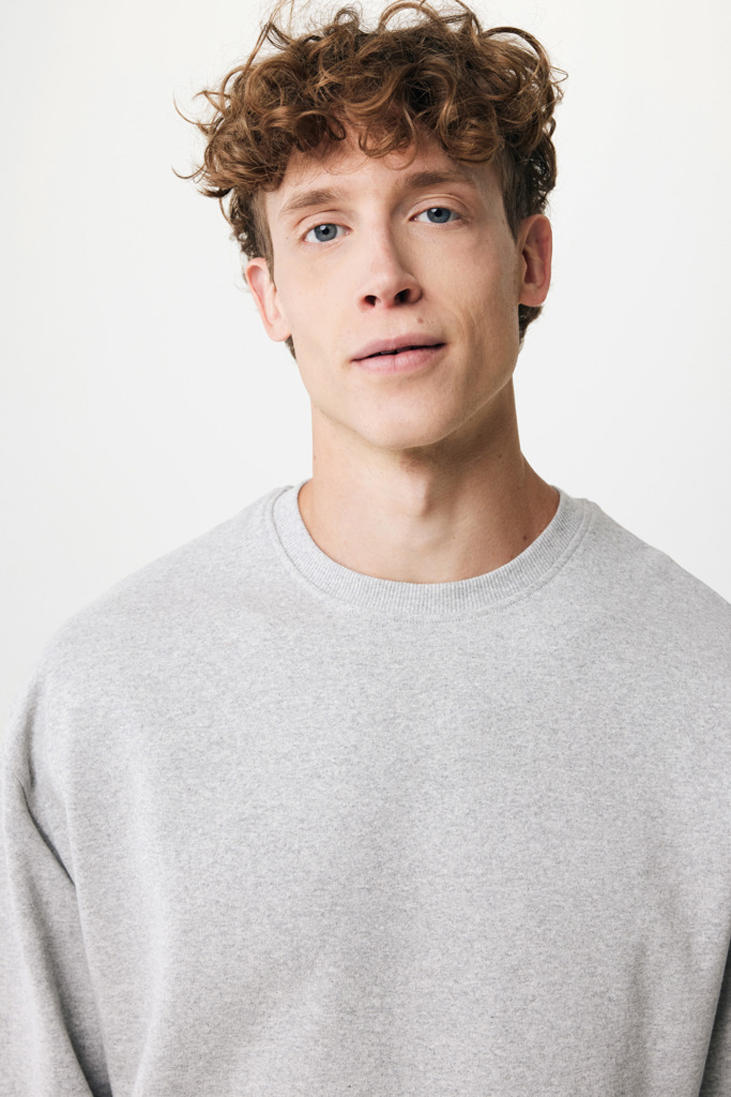 Свитшот Iqoniq Kruger из переработанного хлопка, свободный крой, унисекс, 340 г/м