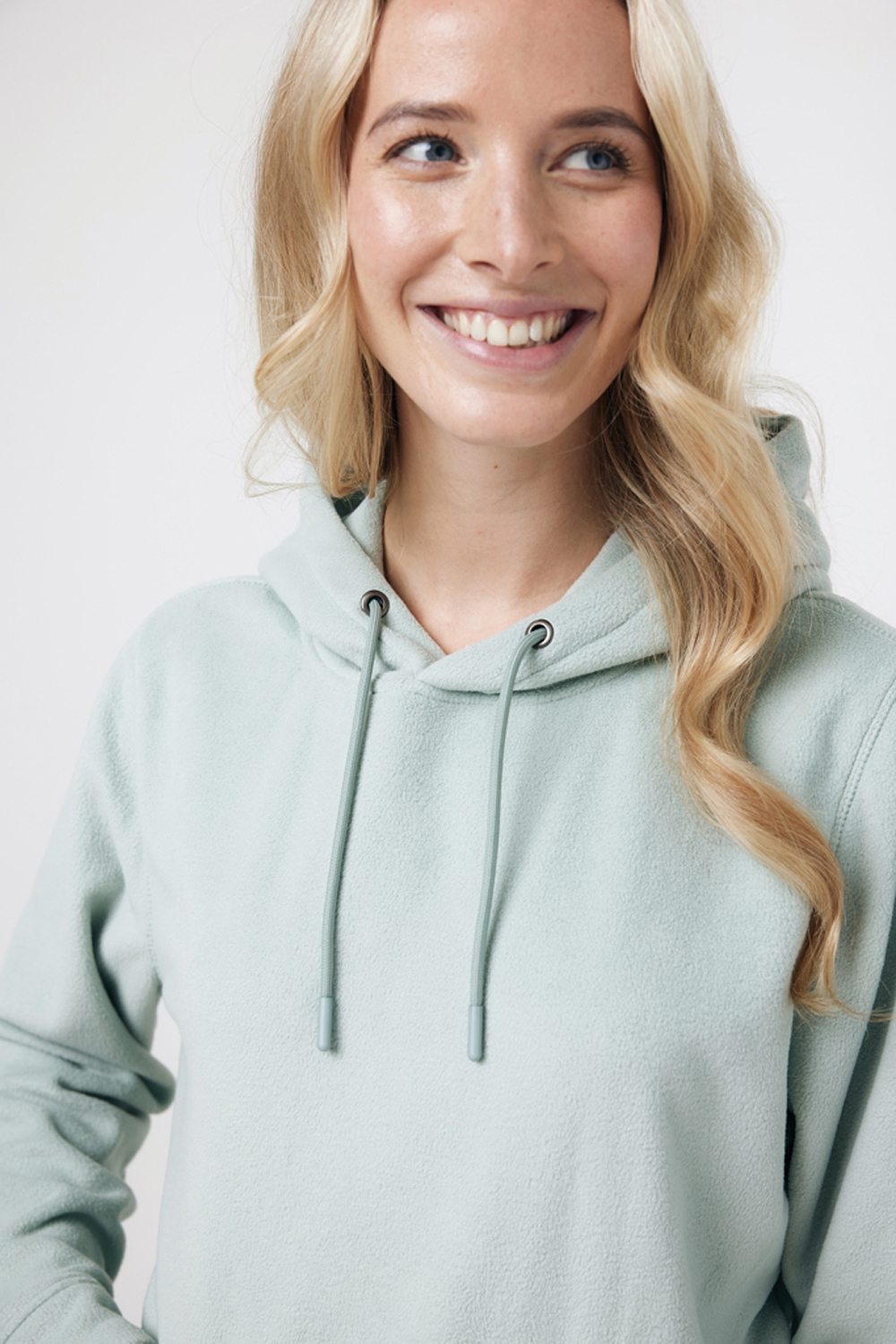 Худи Iqoniq Trivor из переработанного полиэстера AWARE, унисекс, 240 г/м