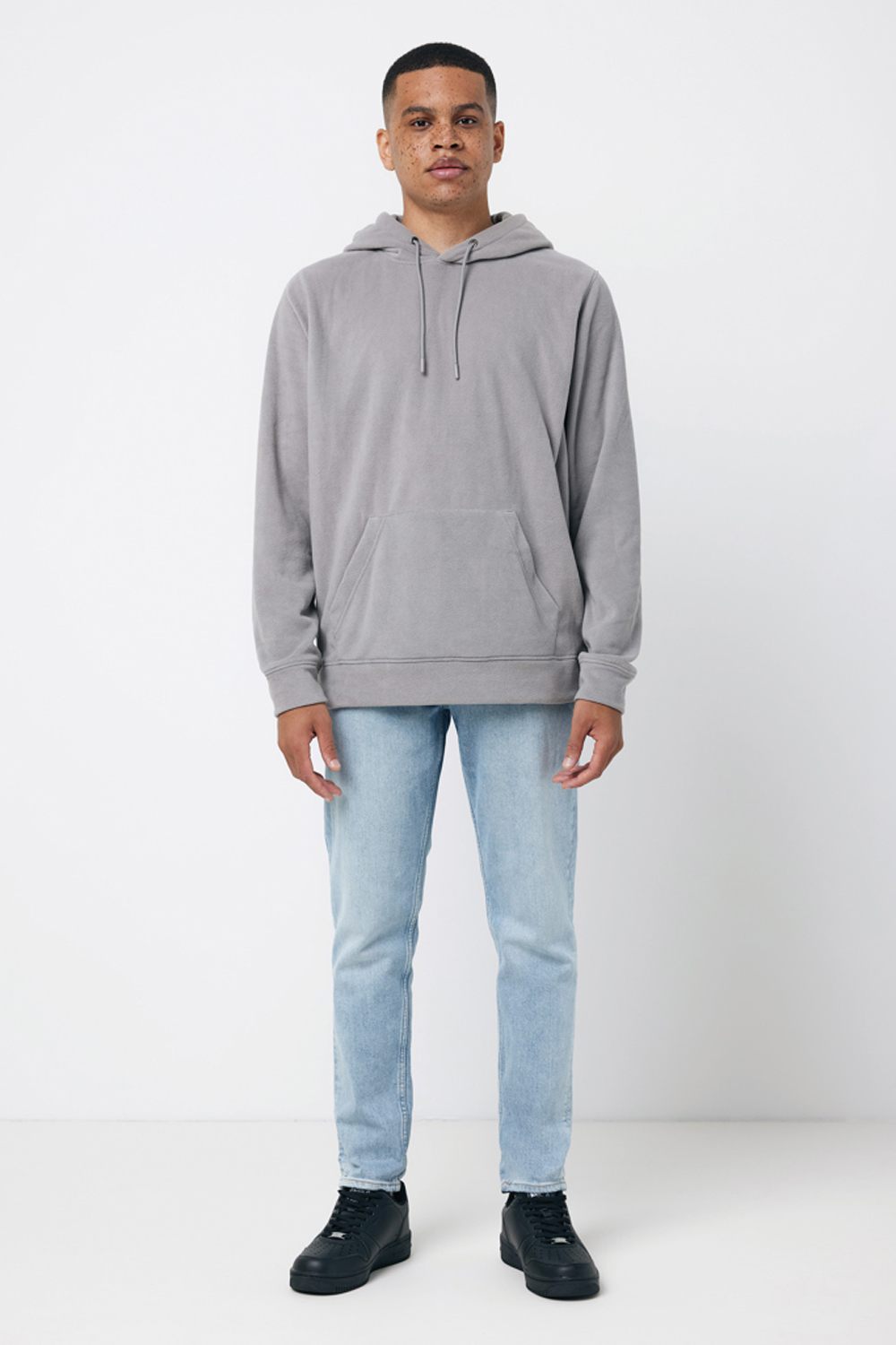 Худи Iqoniq Trivor из переработанного полиэстера AWARE, унисекс, 240 г/м