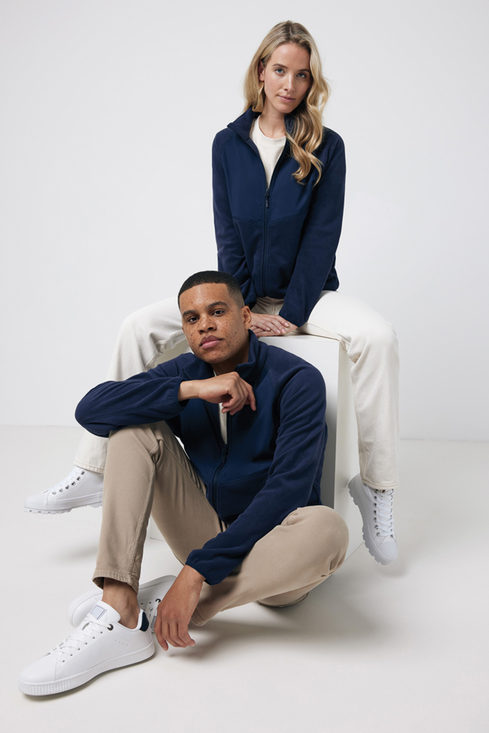 Толстовка Iqoniq Talung из переработанного полиэстера AWARE, унисекс, 240 г/м